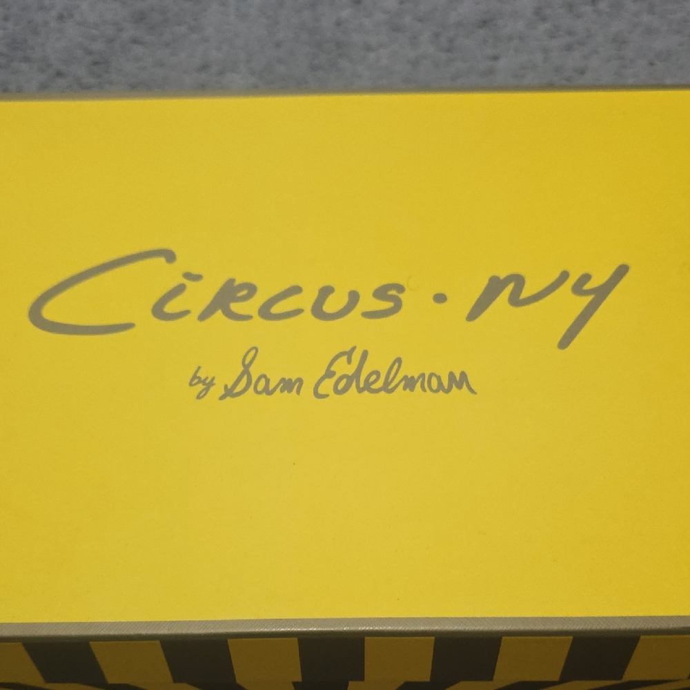 Circus by Sam Edelman Yellow and Gray Logo Shoe Box